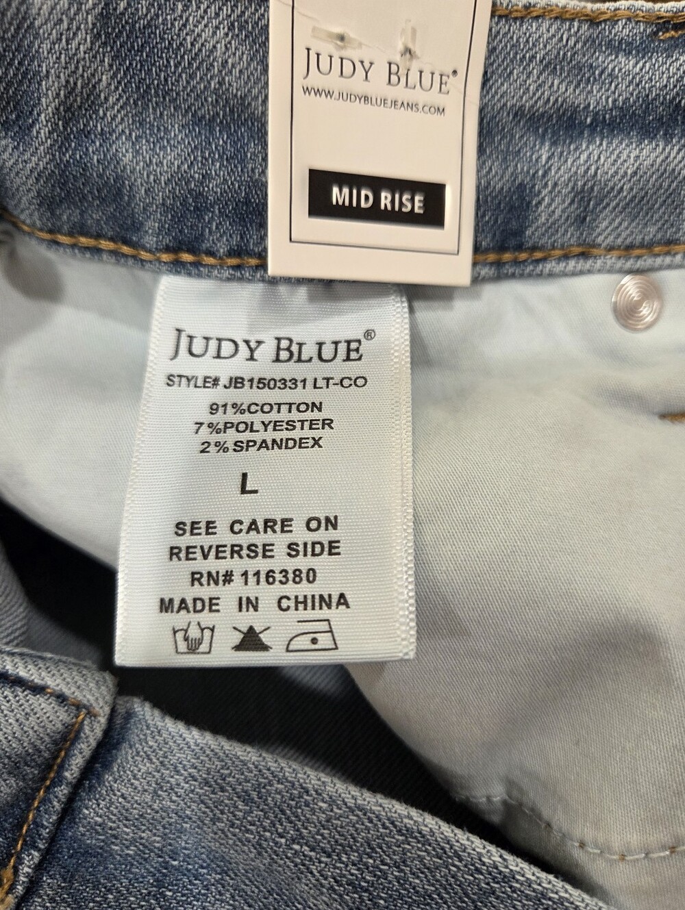 Women's Judy Blue Mid Rise Light Blue Denim Frayed Hem Shorts - Picture 8 of 9